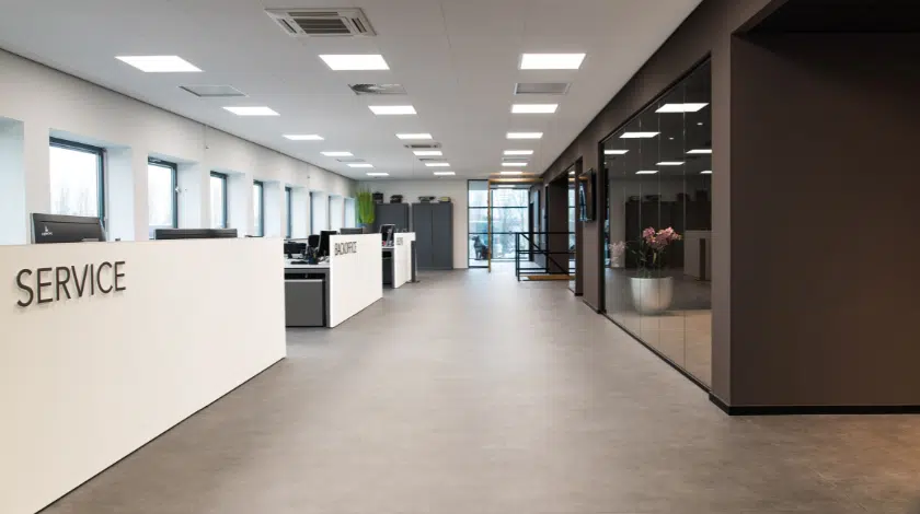 Strakke PVC-vloer voor een moderne kantoorruimte