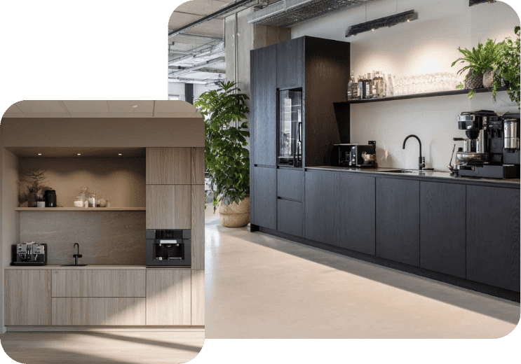Moderne pantry keuken in kantoor met zwart en houtdesign, voorzien van koffieautomaat en op maat gemaakt door E=MC²